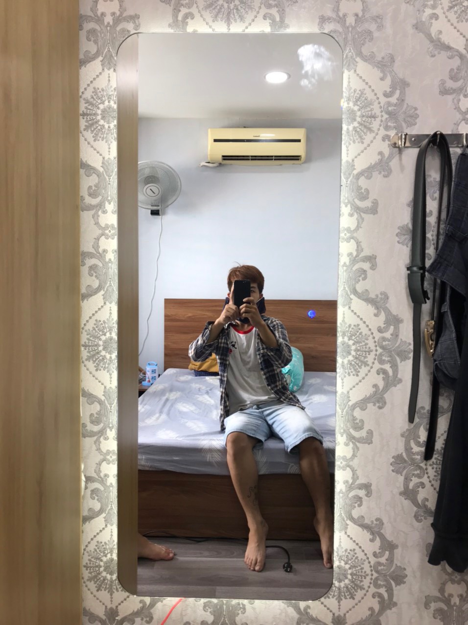 gương đèn led hắt sau