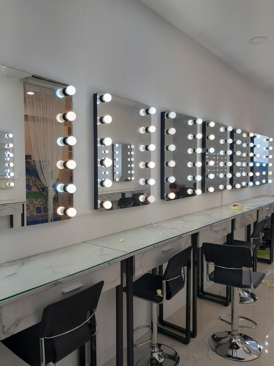 gương trang điểm đèn led